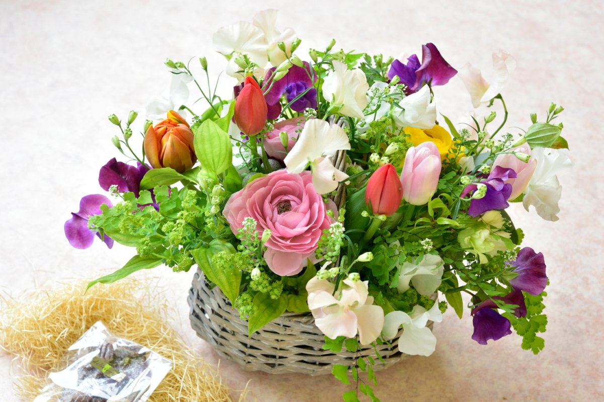 一足お先に…「春を感じる花飾り」 - 名古屋園芸