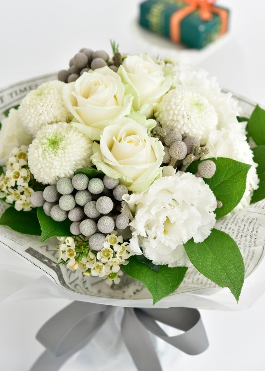 白バラのウィンターブーケ - 名古屋園芸